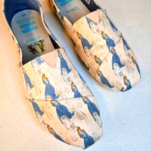 TOMS Sleeping Beauty Printed Shoes 12W GENTLY USED. PASTEL. GIRLY. DISNEY. - Picture 1 of 7
